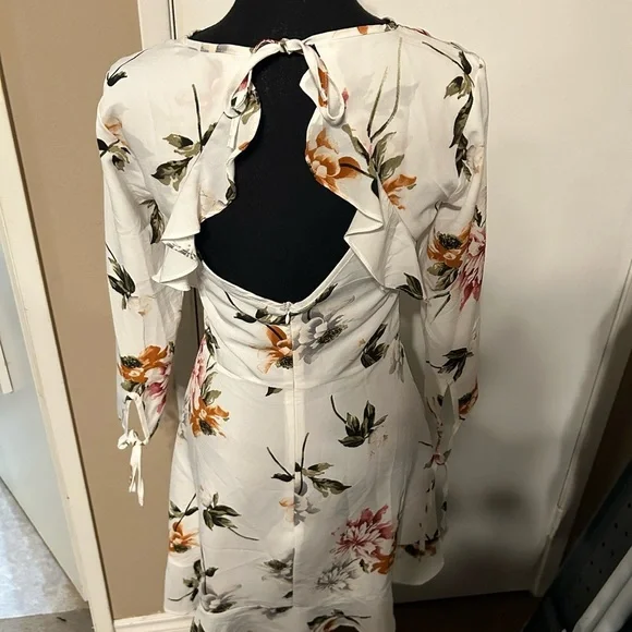 Nasty Gal Elli White Floral Dress Size Small - Picture 3 of 4